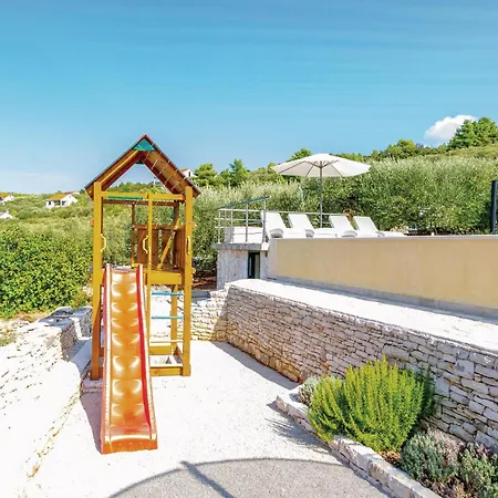 Hébergement de vacances In Tankaraca With House Sea View *