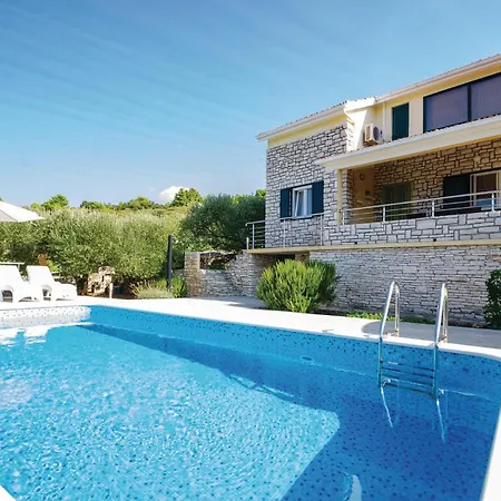 Hébergement de vacances In Tankaraca With House Sea View *