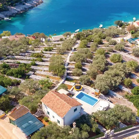 Hébergement de vacances In Tankaraca With House Sea View